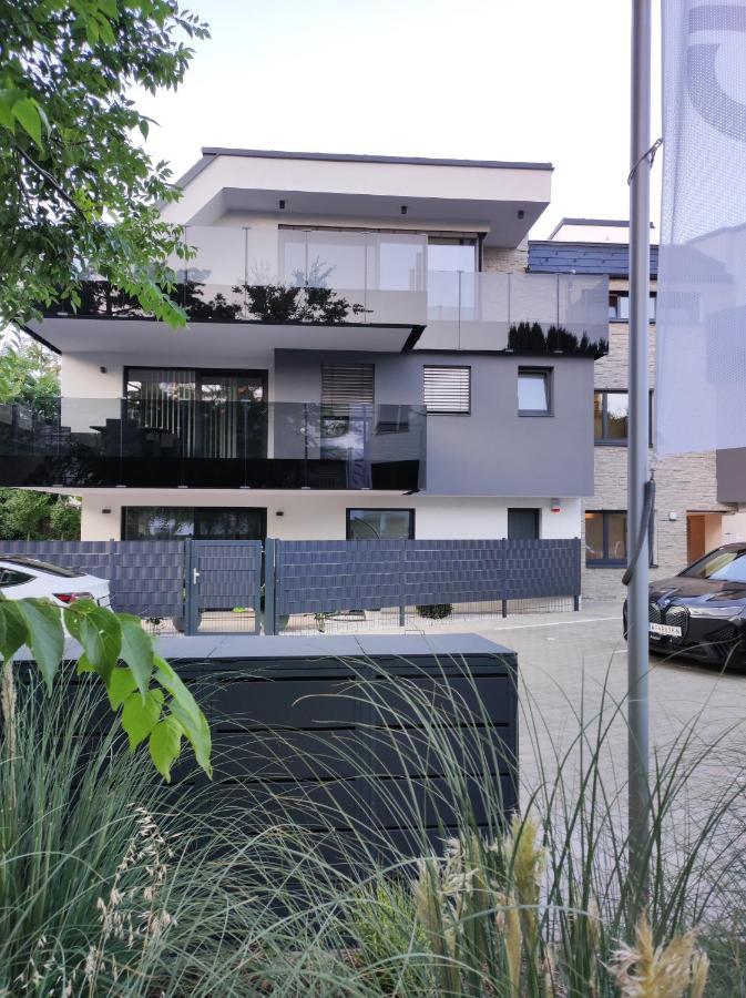 וינה Luxurioeses Penthouse Mit Blick Auf Die Uno-City Und Dem Kaiserwasser. 3Schlafzimmer, 2 Baeder, Privat Lift Ins Apartment מראה חיצוני תמונה