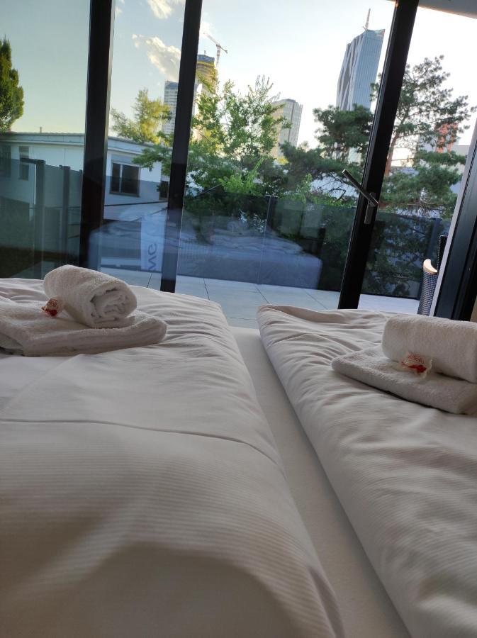 וינה Luxurioeses Penthouse Mit Blick Auf Die Uno-City Und Dem Kaiserwasser. 3Schlafzimmer, 2 Baeder, Privat Lift Ins Apartment מראה חיצוני תמונה